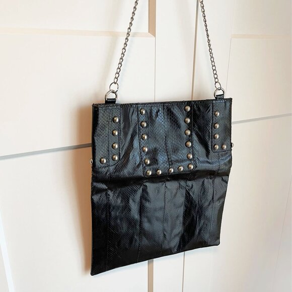 Vintage Black leather snake pattern bag with silver studs and chain strap - Picture 6 of 10